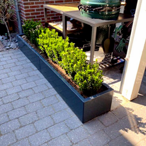 Gepoedercoat staal plantenbak Rechthoek XL 240x30 H=60 cm - Antraciet (RAL7016) MET bodemplaat