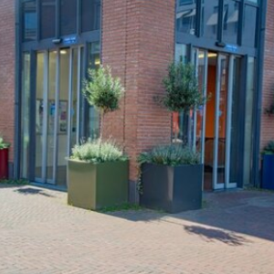 Gepoedercoat staal plantenbak Vierkant 40x40 H=60 cm MET bodemplaat + wielen - Andere RALkleur
