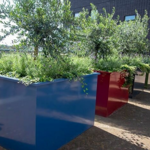 Gepoedercoat staal plantenbak Vierkant Trapmodel 3 stuks 60x60 H=40+60+80 cm - Andere RALkleur - MET bodemplaat
