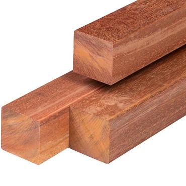 Angelim vermelho hardhout paal 8.5x8.5x400 cm | geschaafd | 4 ronde hoeken | ongepunt