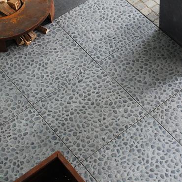 Pebble OUT 2.0 Black tegel 90x90x2 cm.